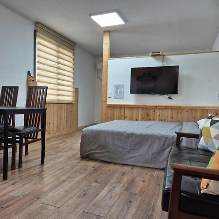 סאוגוויפו Jeju Soroan Pension מראה חיצוני תמונה