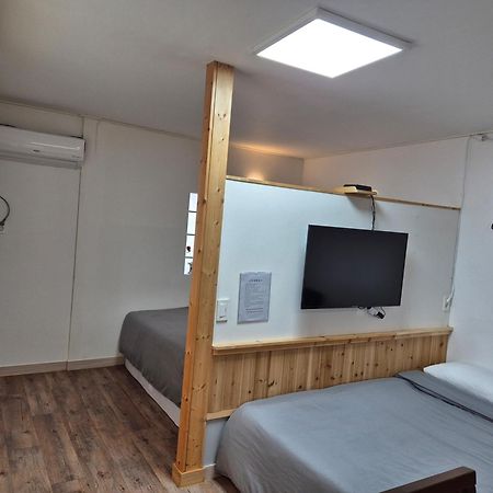 סאוגוויפו Jeju Soroan Pension מראה חיצוני תמונה