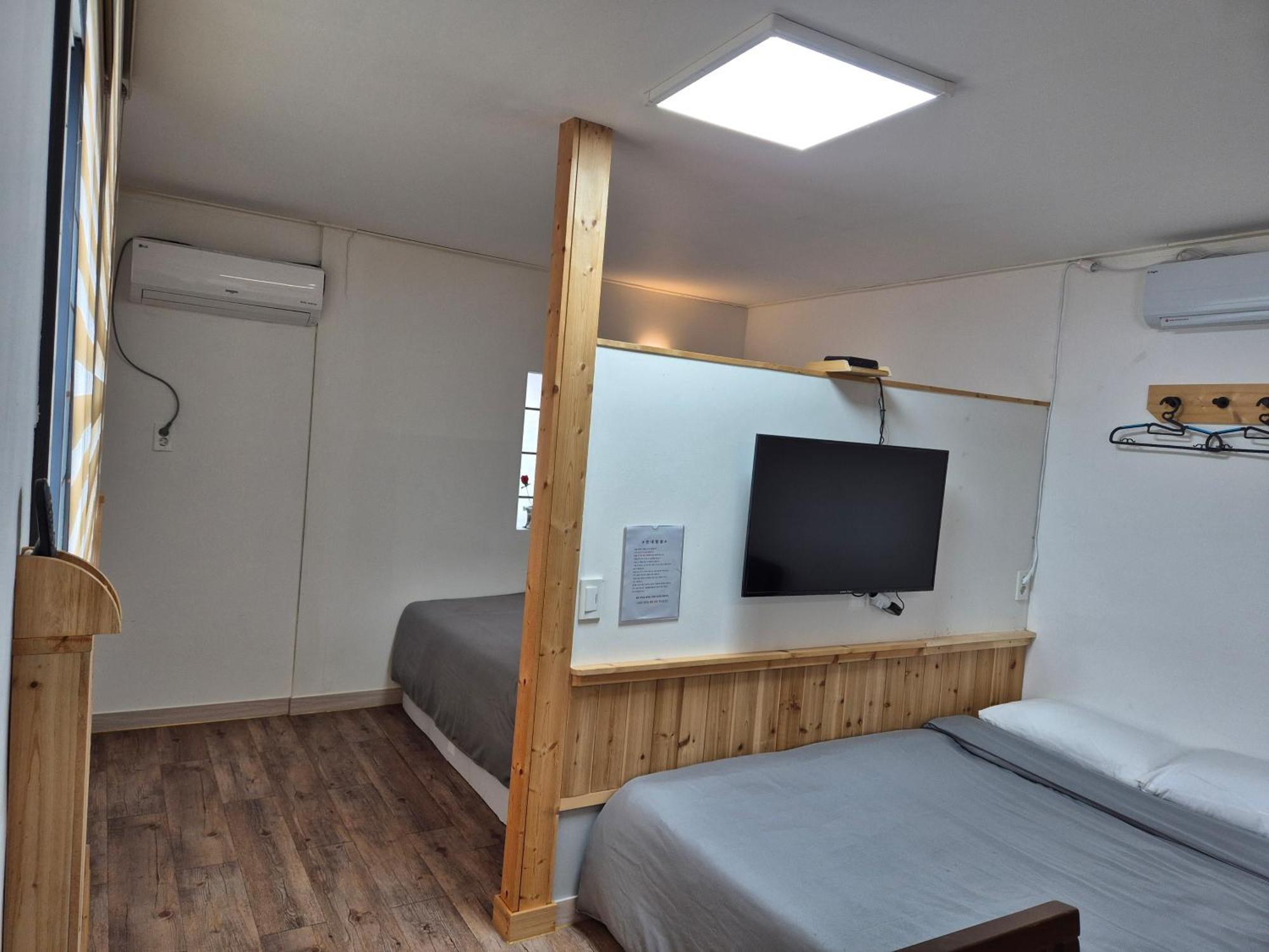 סאוגוויפו Jeju Soroan Pension מראה חיצוני תמונה